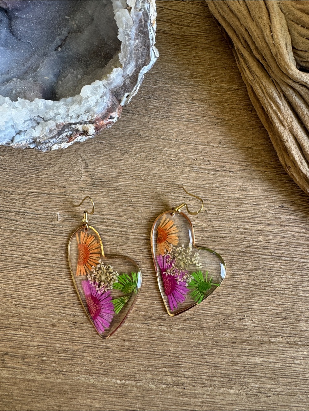 Pressed Wildflower Resin Heart Dangle Earrings Gold Tone Botanical Boho